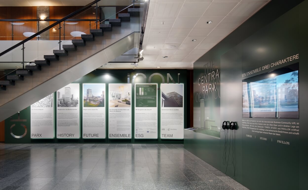 eine Galerie von Wandtafeln mit Informationen über Central Parx